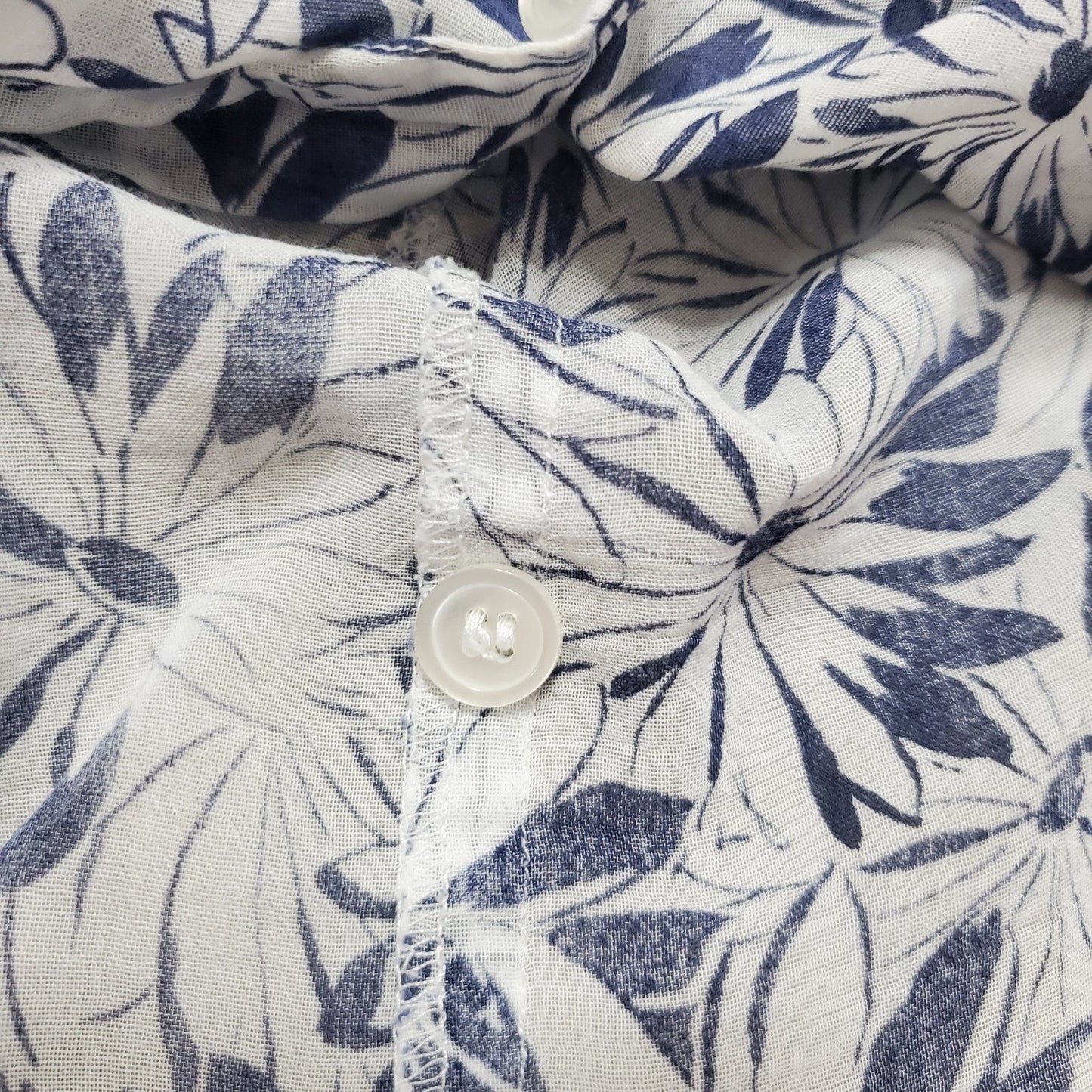 Lizsport Liz Claiborne sport blouse white blue flowers button up womens large