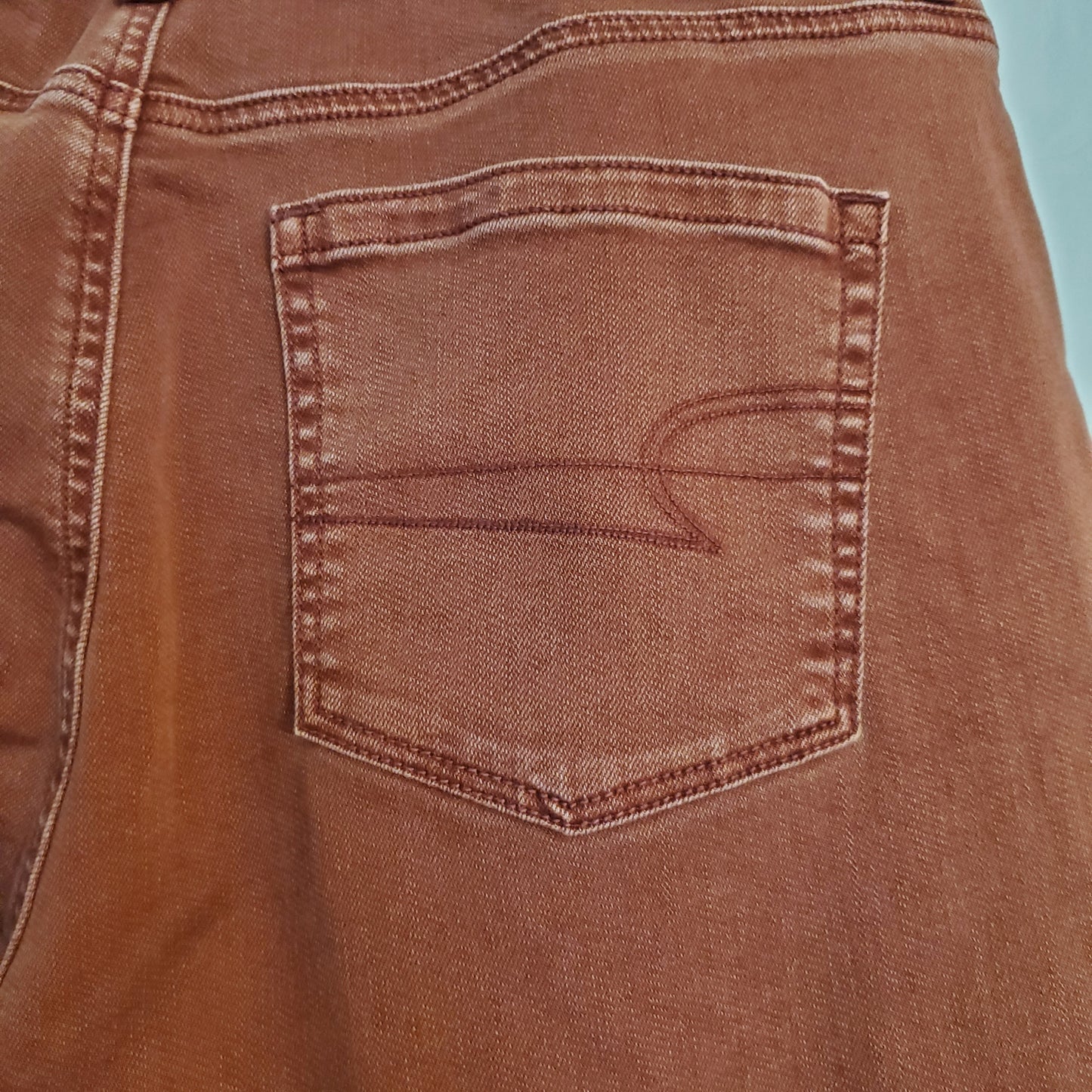 American Eagle Cropped Pink Stretch Mom Jeans size 14 regular 90% cotton