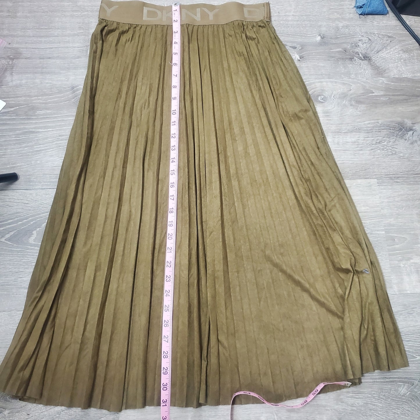 DKNY faux suede pleated green midi skirt size medium