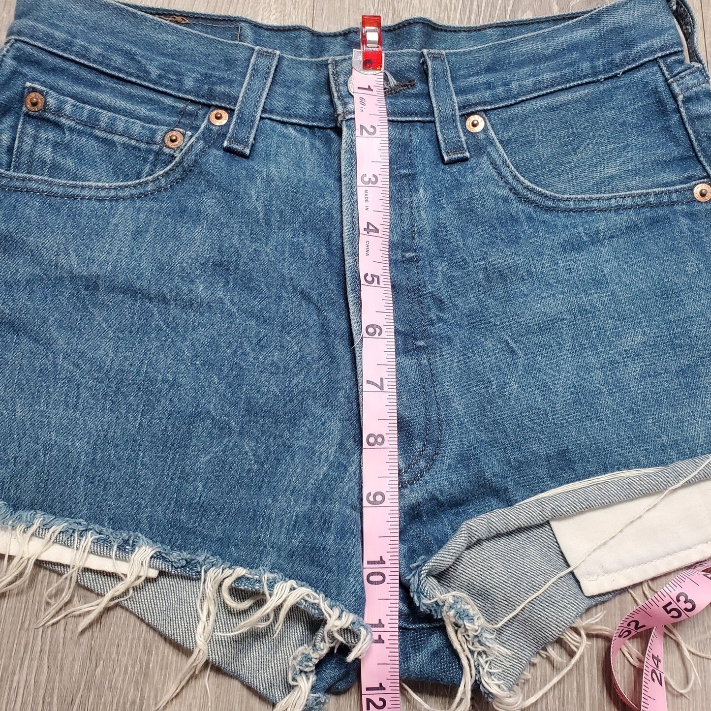 Levi Strauss 501 cotton jean shorts W29 L30 denim short cut off womens