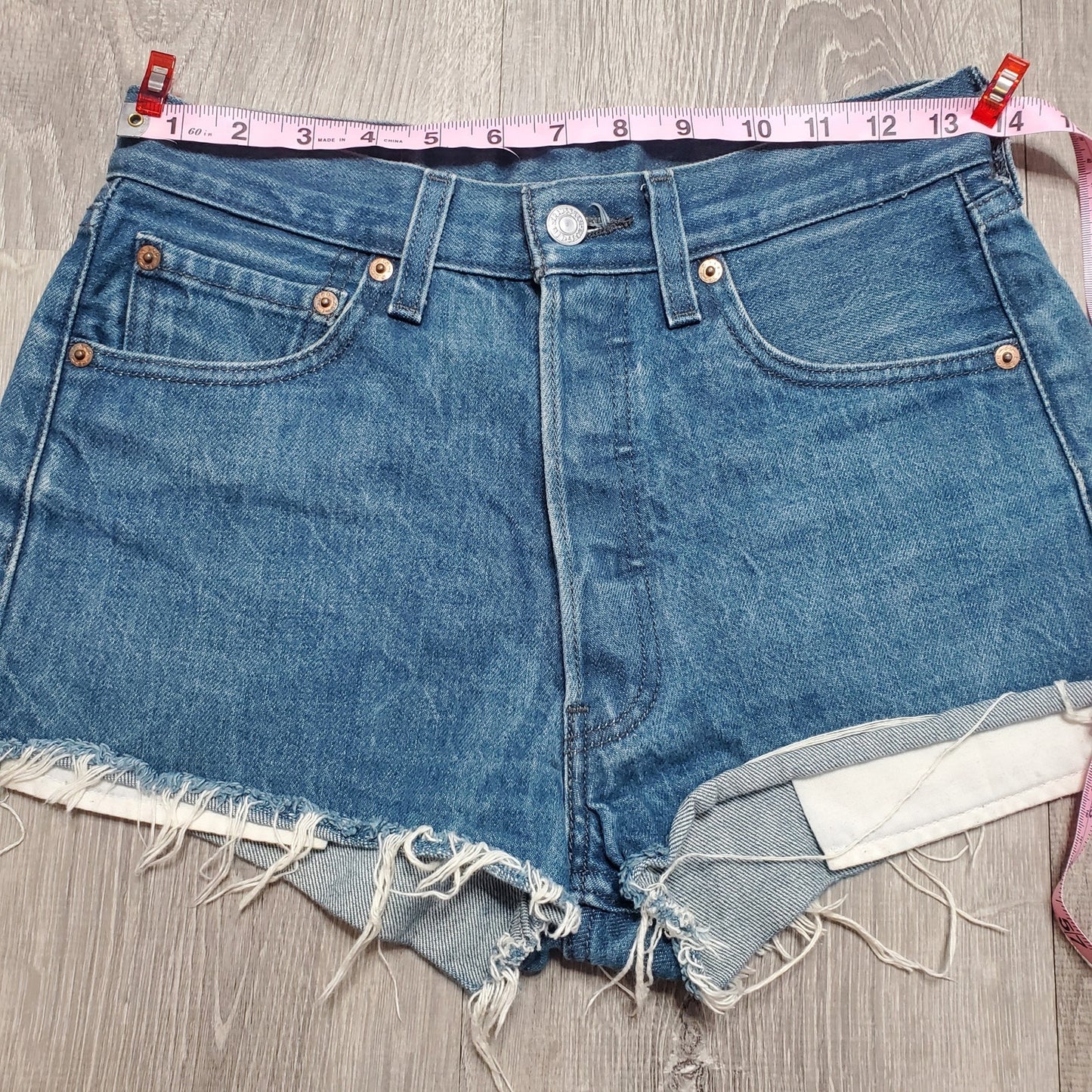 Levi Strauss 501 cotton jean shorts W29 L30 denim short cut off womens