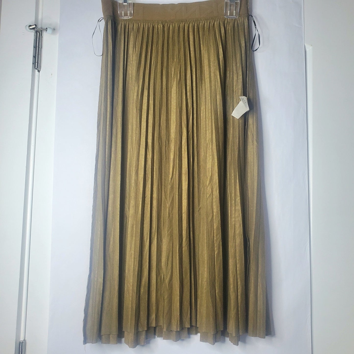 DKNY faux suede pleated green midi skirt size medium