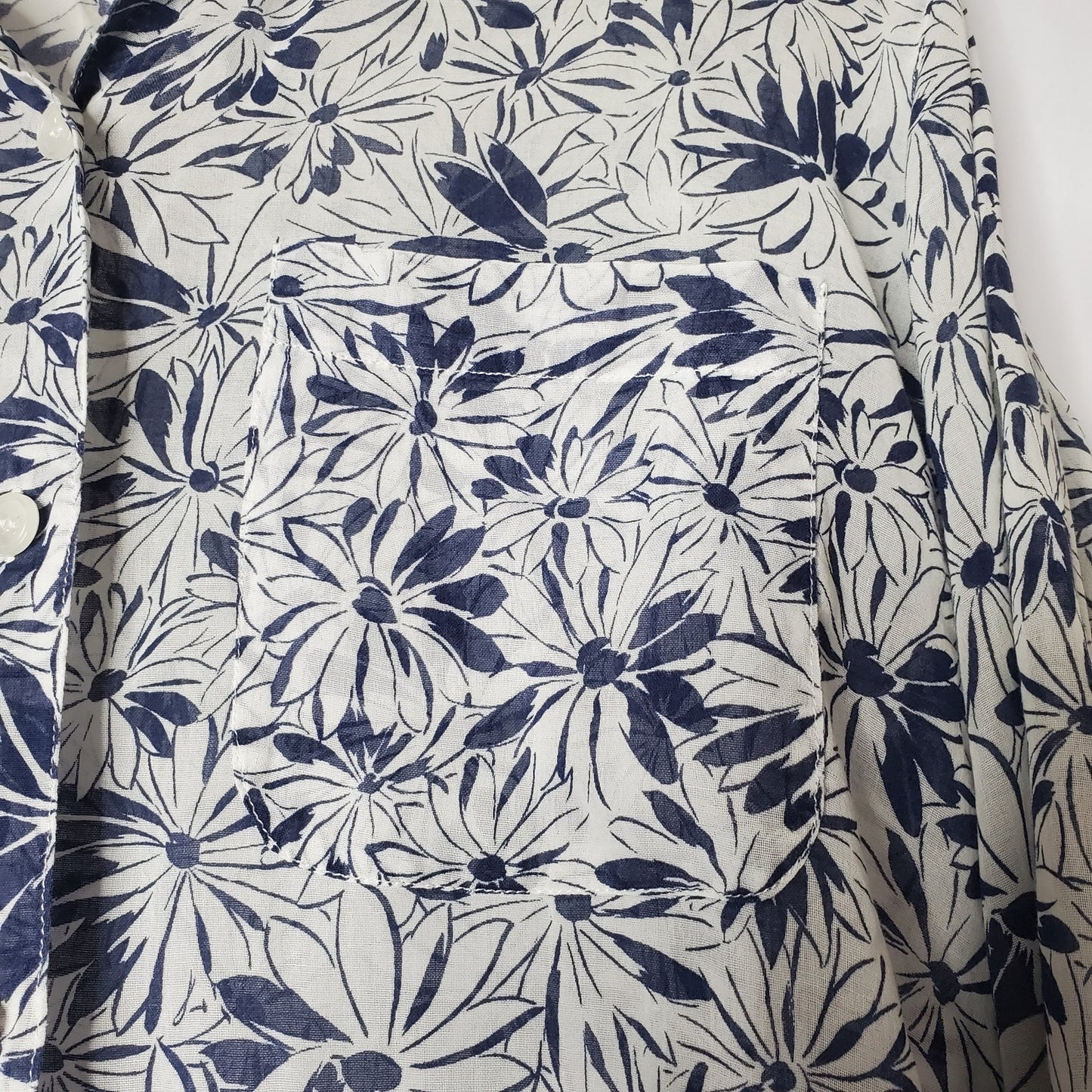 Lizsport Liz Claiborne sport blouse white blue flowers button up womens large