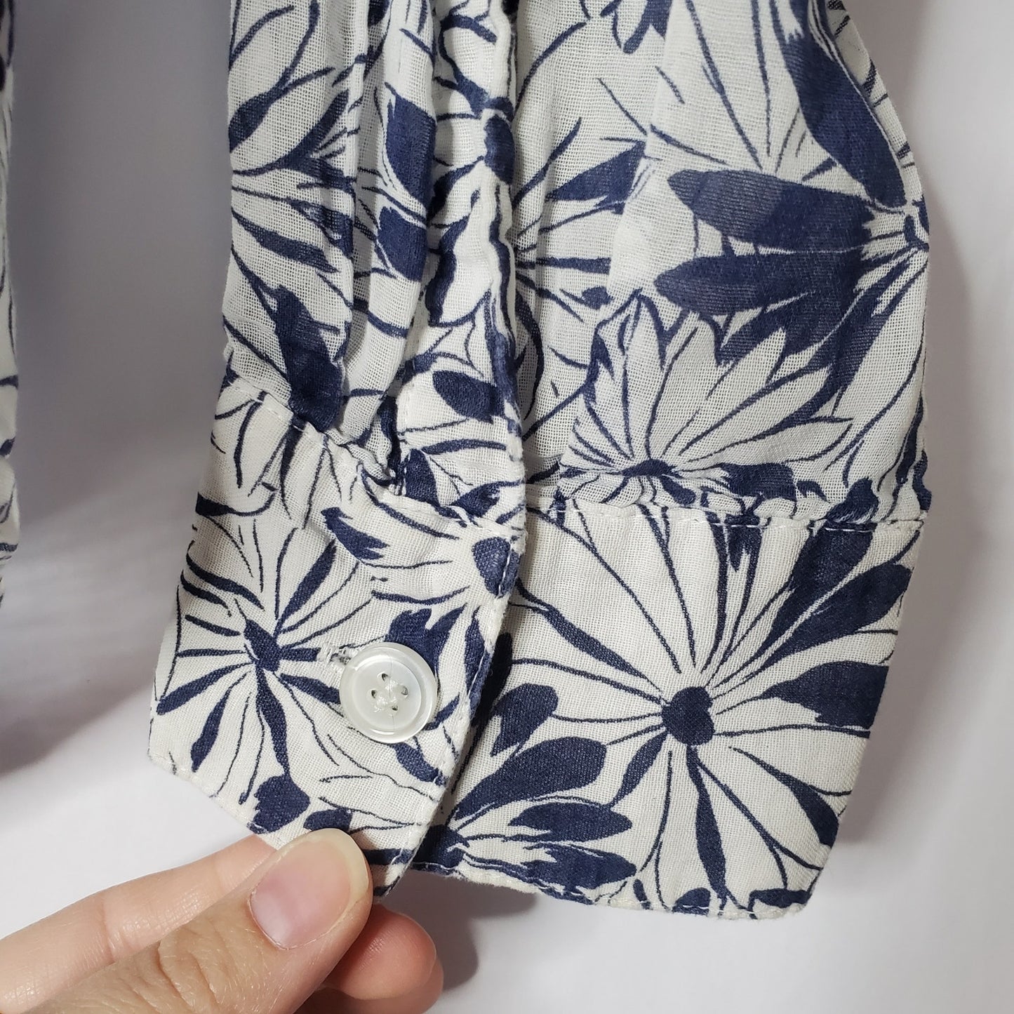 Lizsport Liz Claiborne sport blouse white blue flowers button up womens large