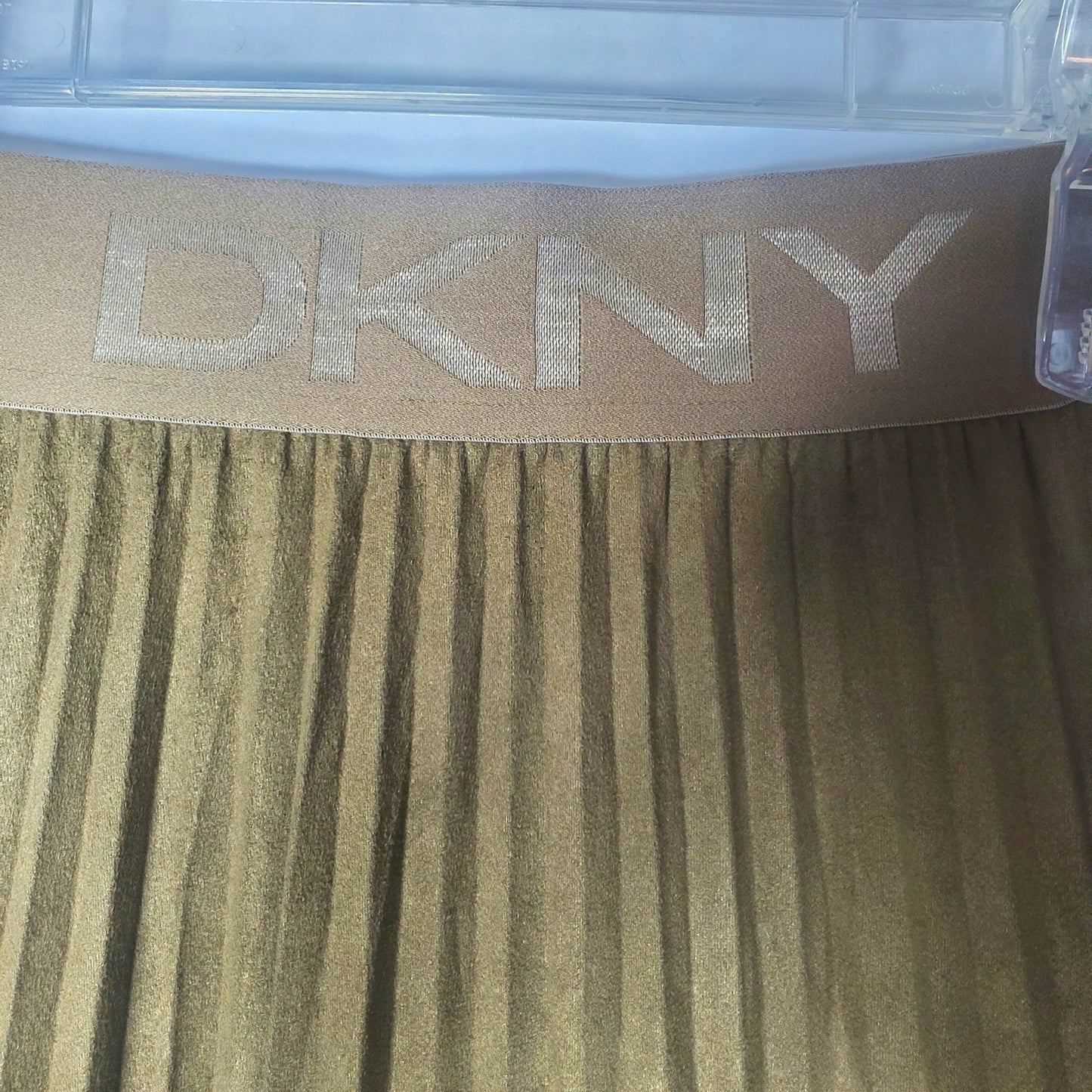 DKNY faux suede pleated green midi skirt size medium