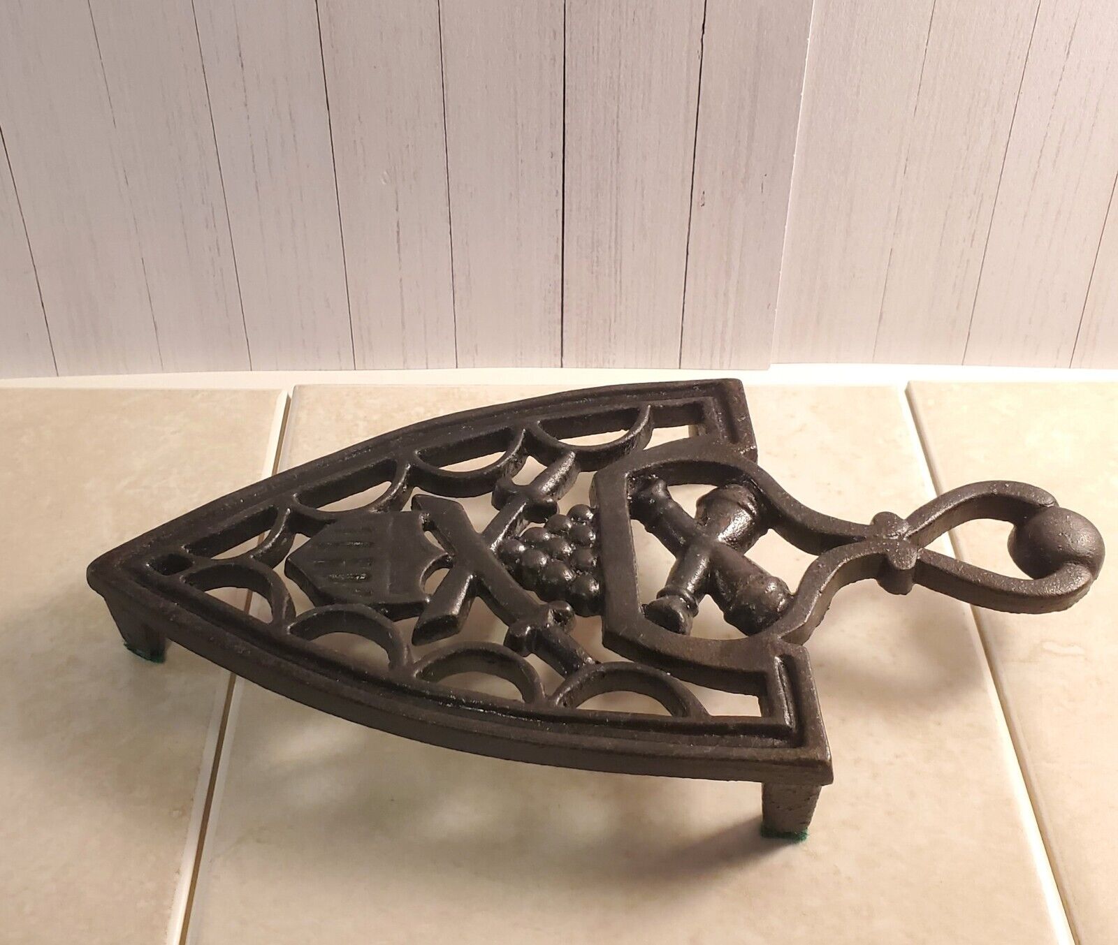 Metal, Cast Iron Trivet Triangle W/ 3Legs And Handle For Hanging, Vintage