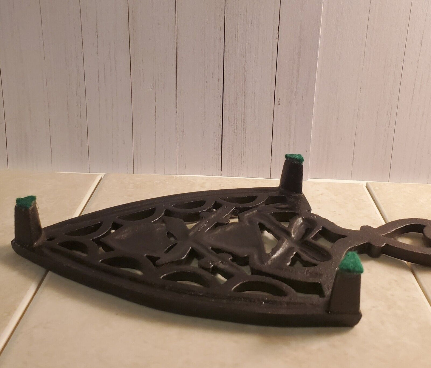 Metal, Cast Iron Trivet Triangle W/ 3Legs And Handle For Hanging, Vintage