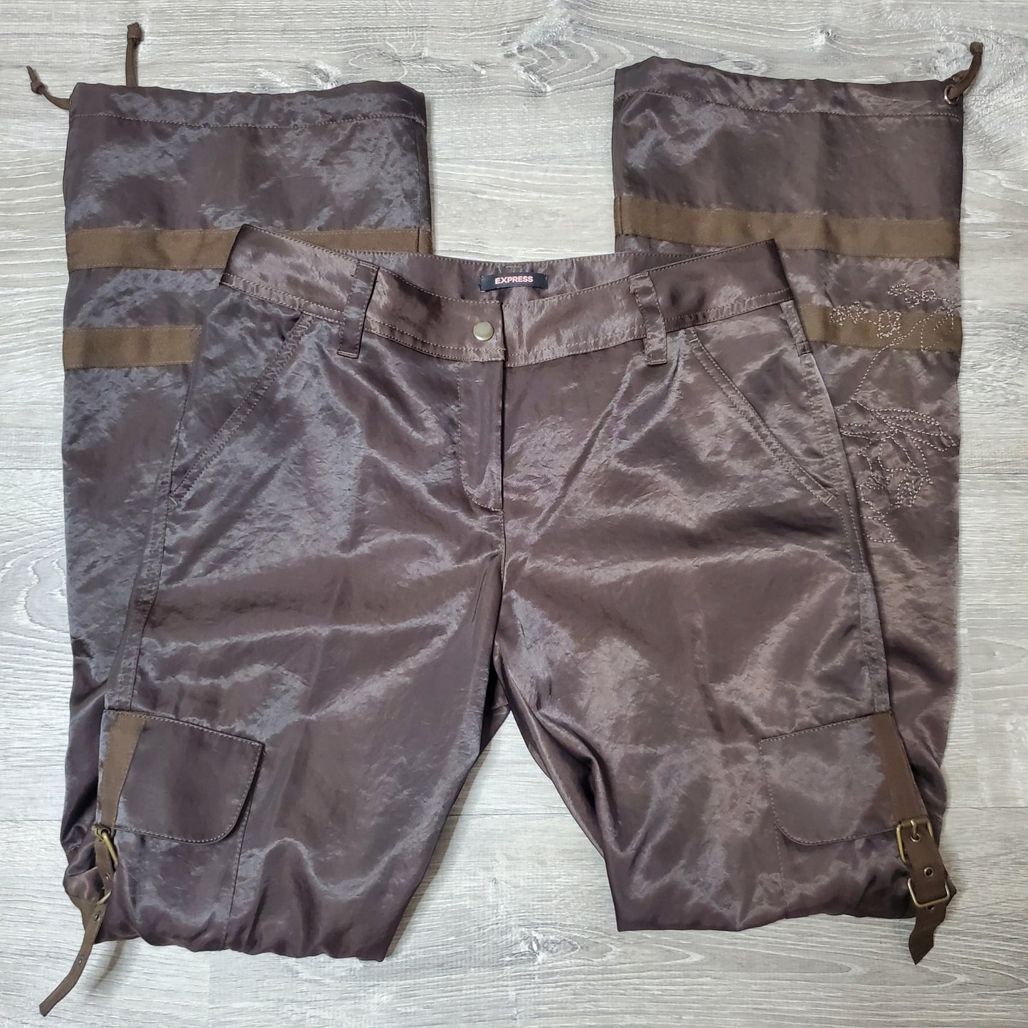Express satin brown pants w/ cargo pockets, floral embroidery mid-ride W30 L31