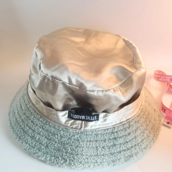 Bucket Hat Steve Madden faux fur green white embroidered logo one size fits all